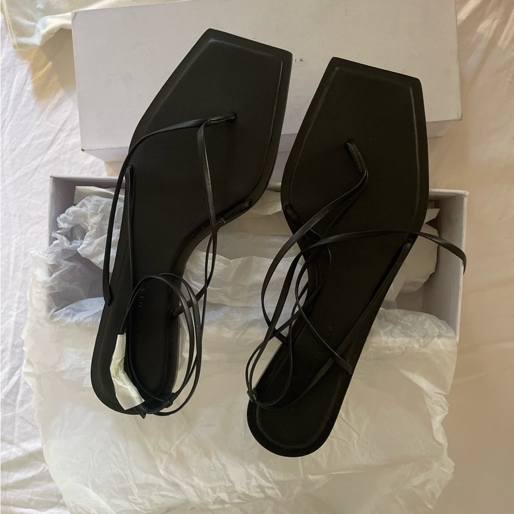 STUDIO AMELIA Black Strappy Sandals